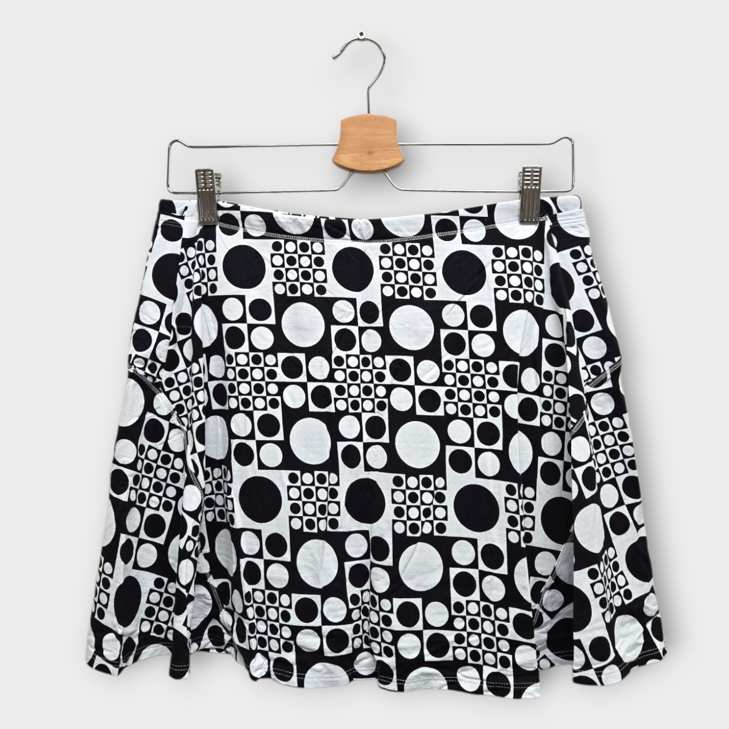 IBKUL Golf Women's Skort Geometric Print (Black/White) - Small