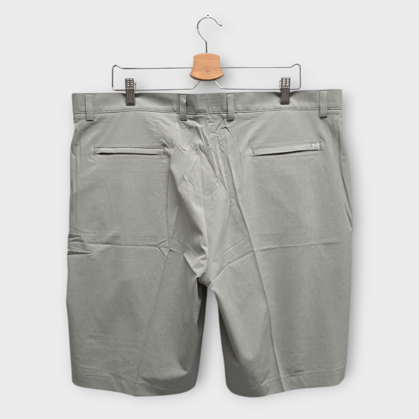 Peter Millar Golf Men's Shorts Solid (Gray) - US 40